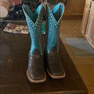 Ariat ostridge pattern cowboyboots